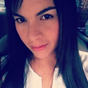 Meet your Posher, Adelina